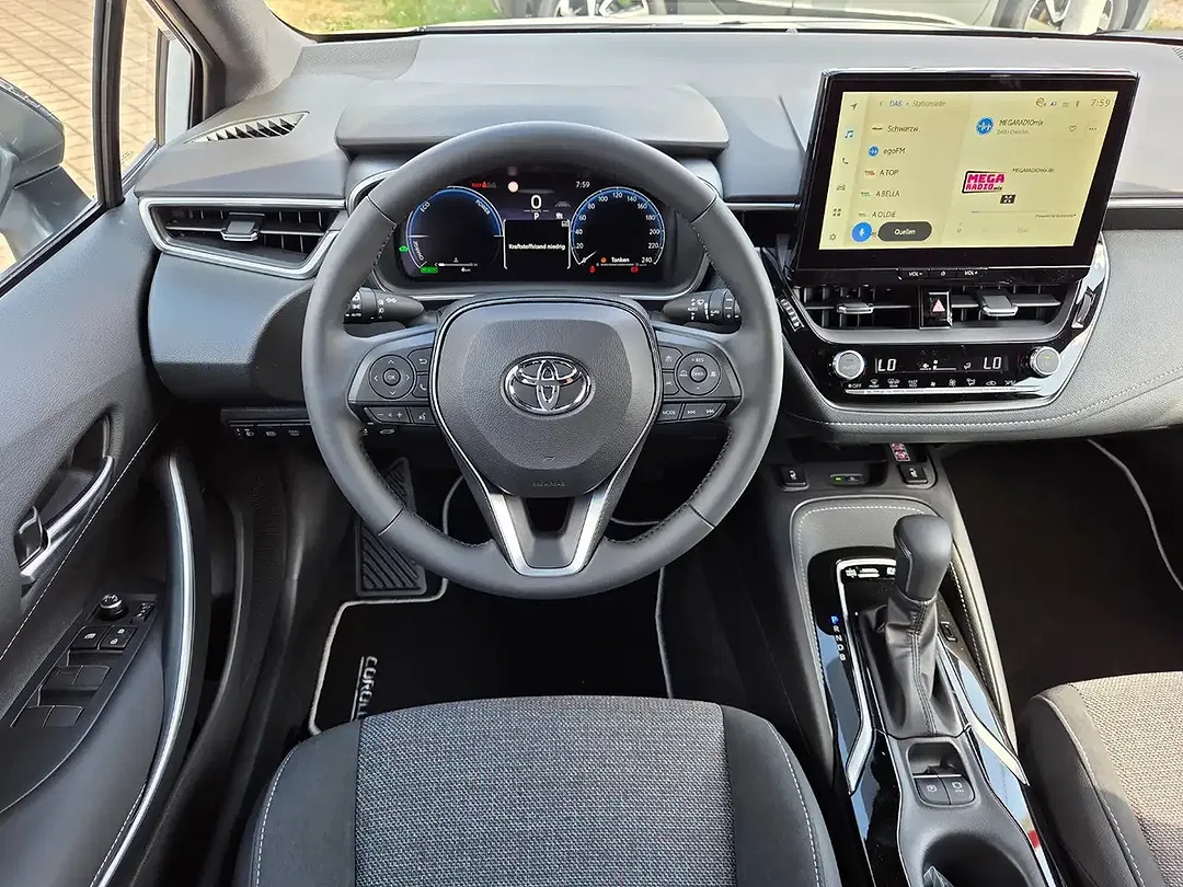 Toyota Corolla - Thumbnail 7