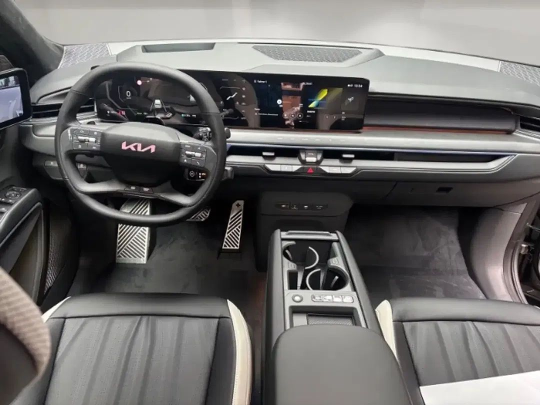 Kia EV9 - Thumbnail 11
