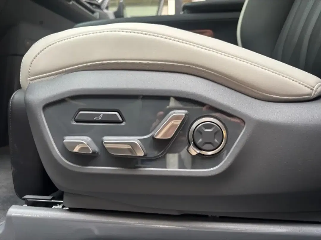 Kia EV9 - Thumbnail 15