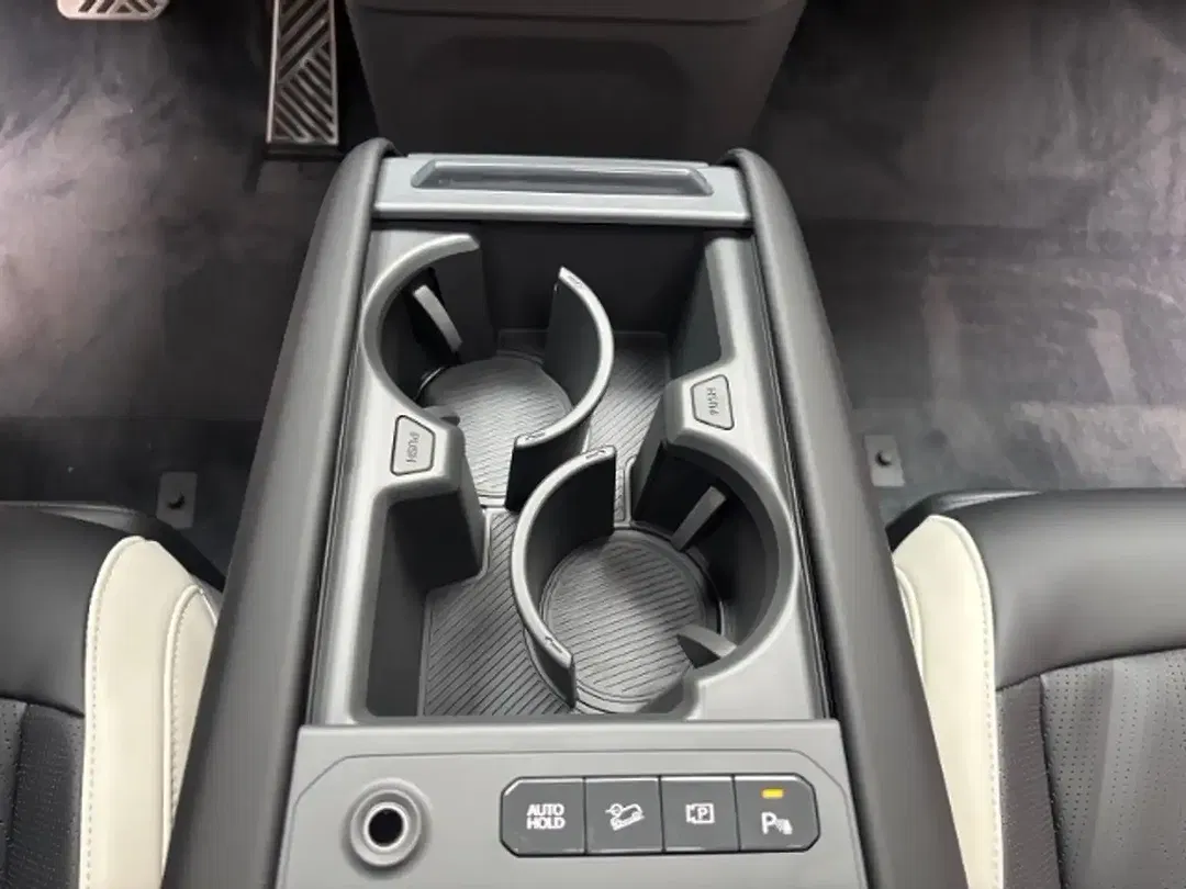 Kia EV9 - Thumbnail 16