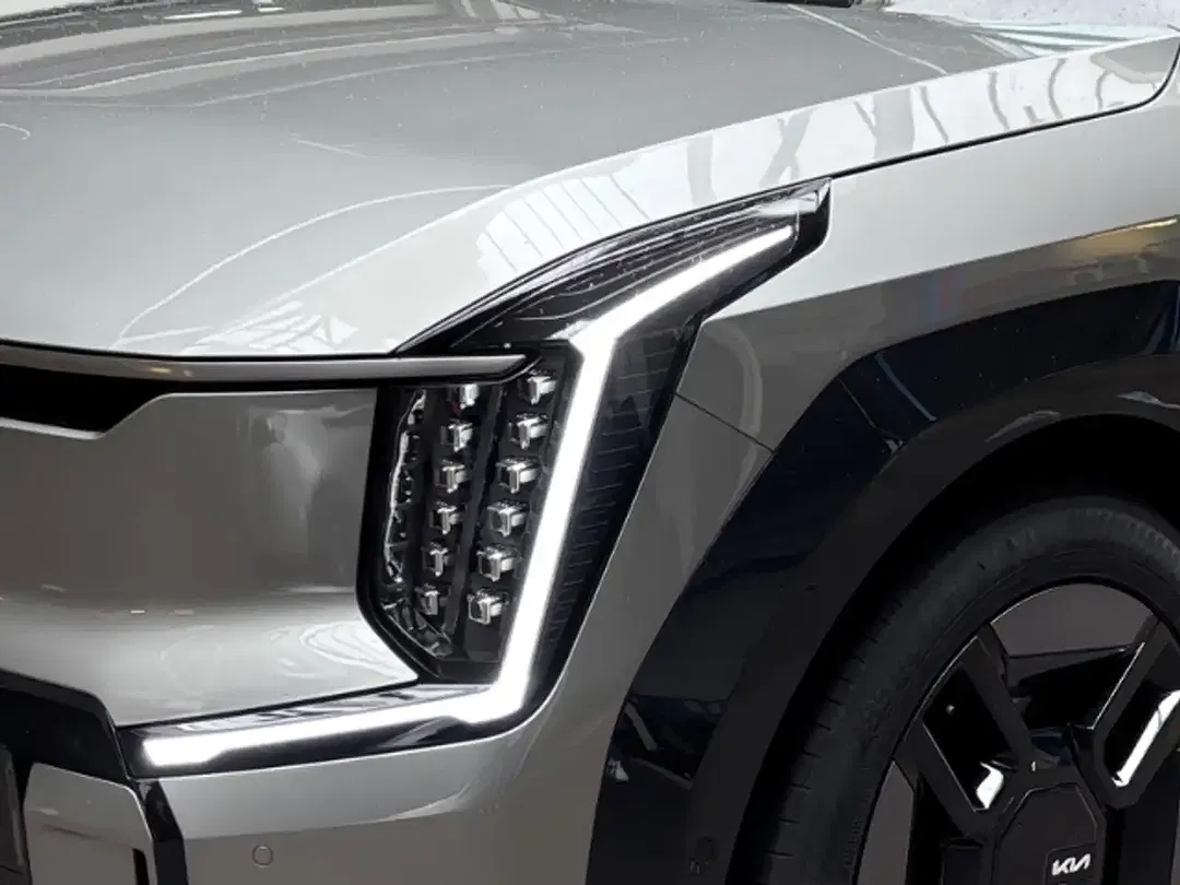 Kia EV9 - Thumbnail 5