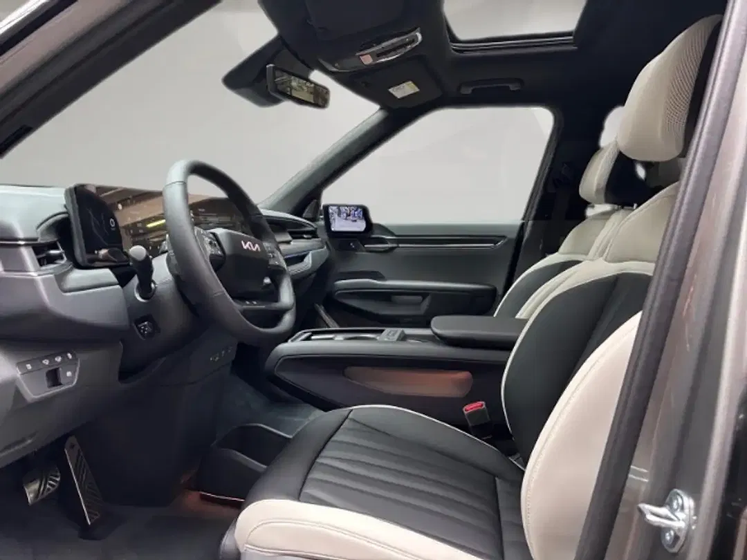 Kia EV9 - Thumbnail 7