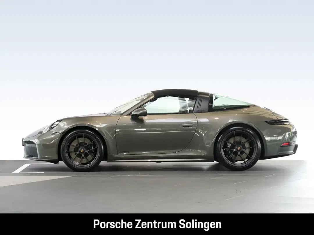 Porsche 992 - Thumbnail 2