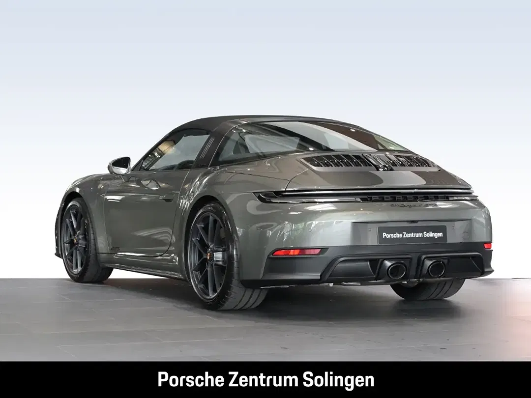 Porsche 992 - Thumbnail 3