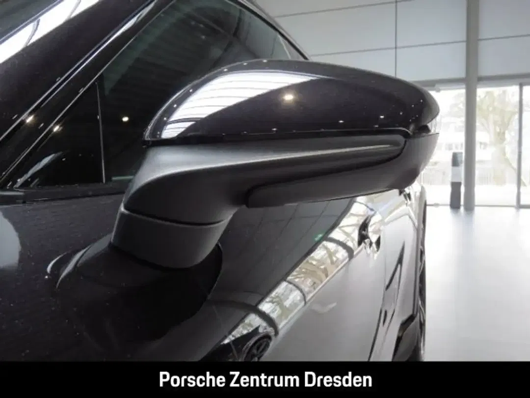 Porsche Taycan - Thumbnail 14