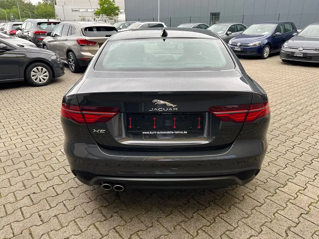 Jaguar XE - Thumbnail 5