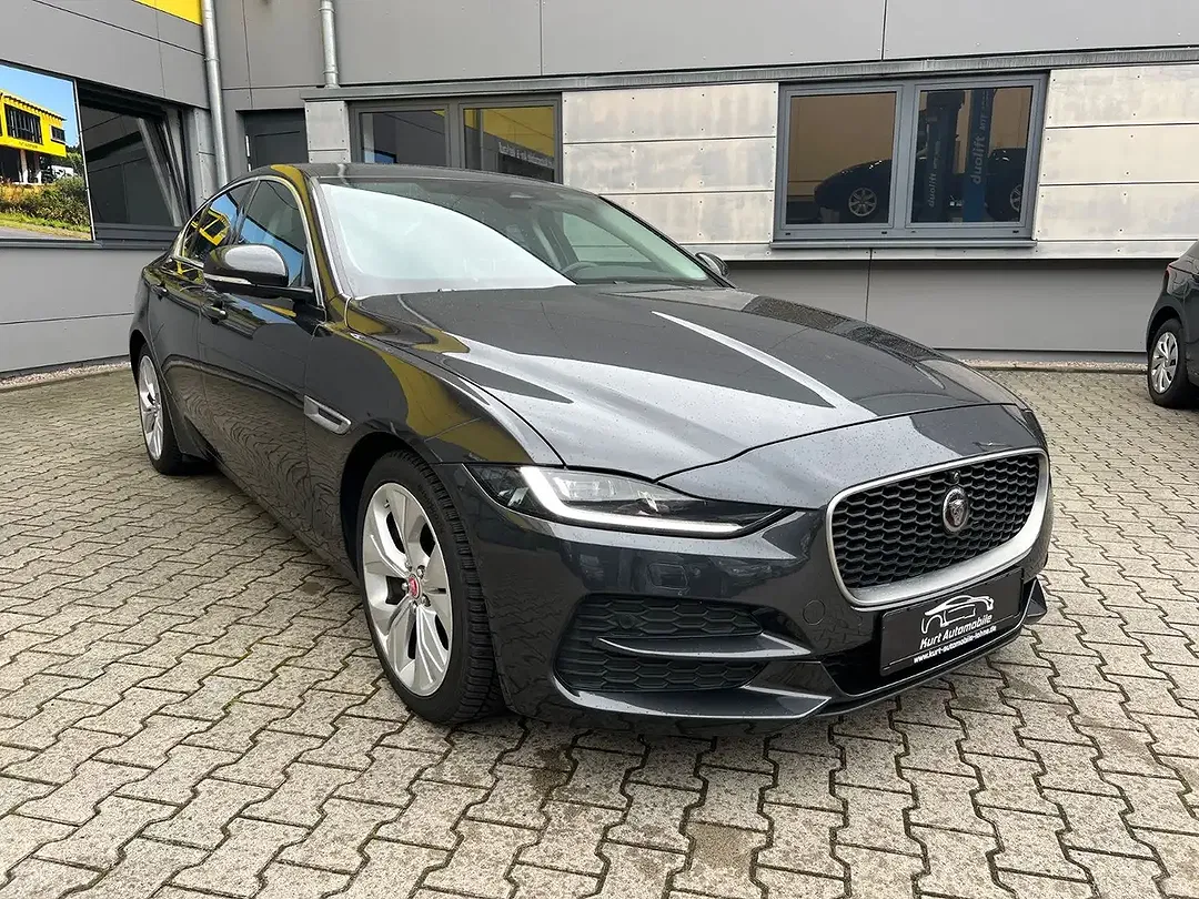 Jaguar XE - Thumbnail 8