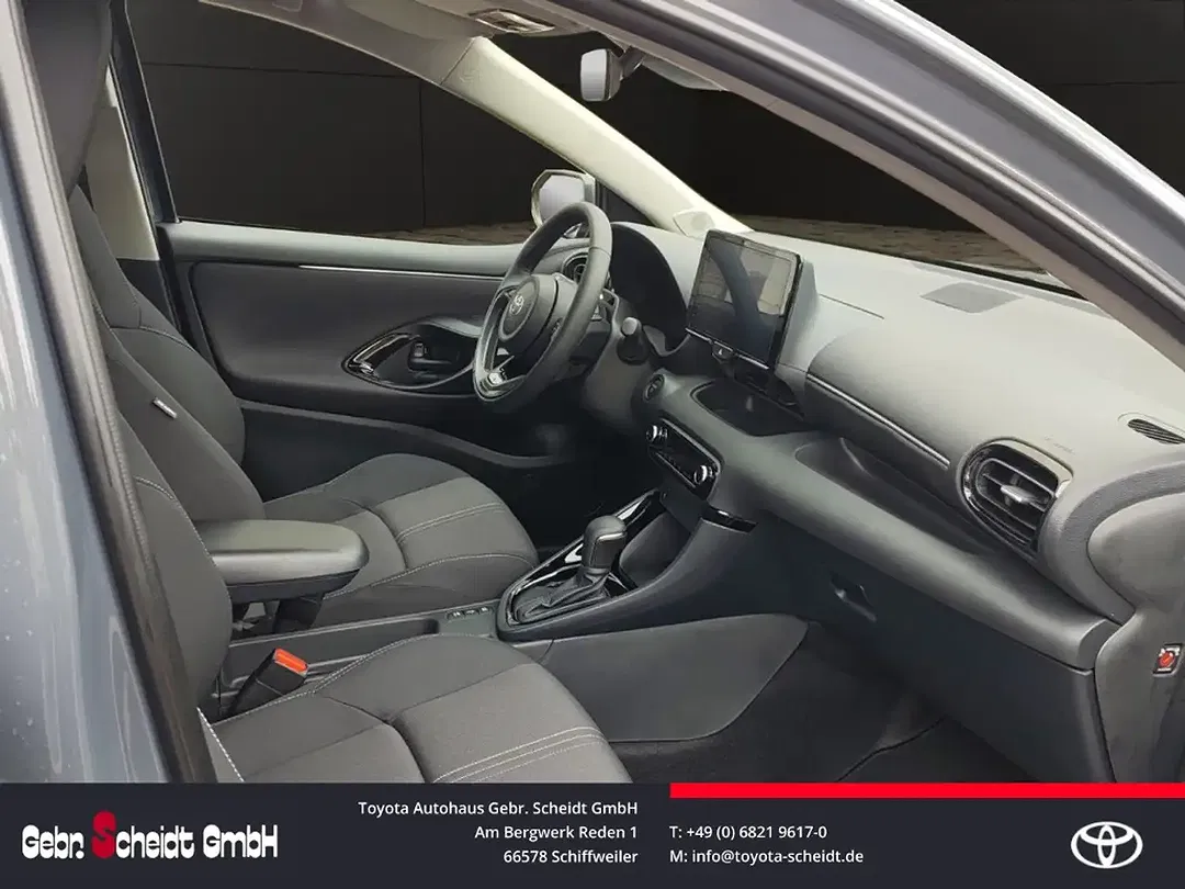 Toyota Yaris - Thumbnail 7