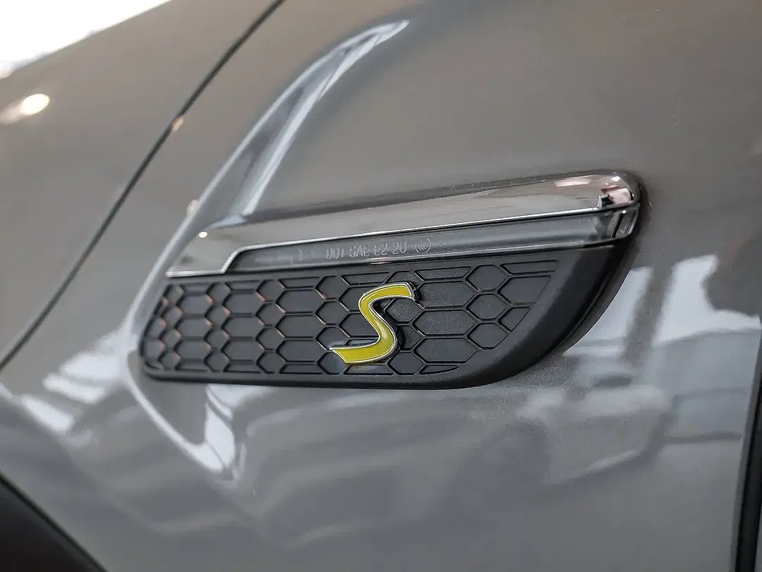MINI Cooper SE - Thumbnail 21