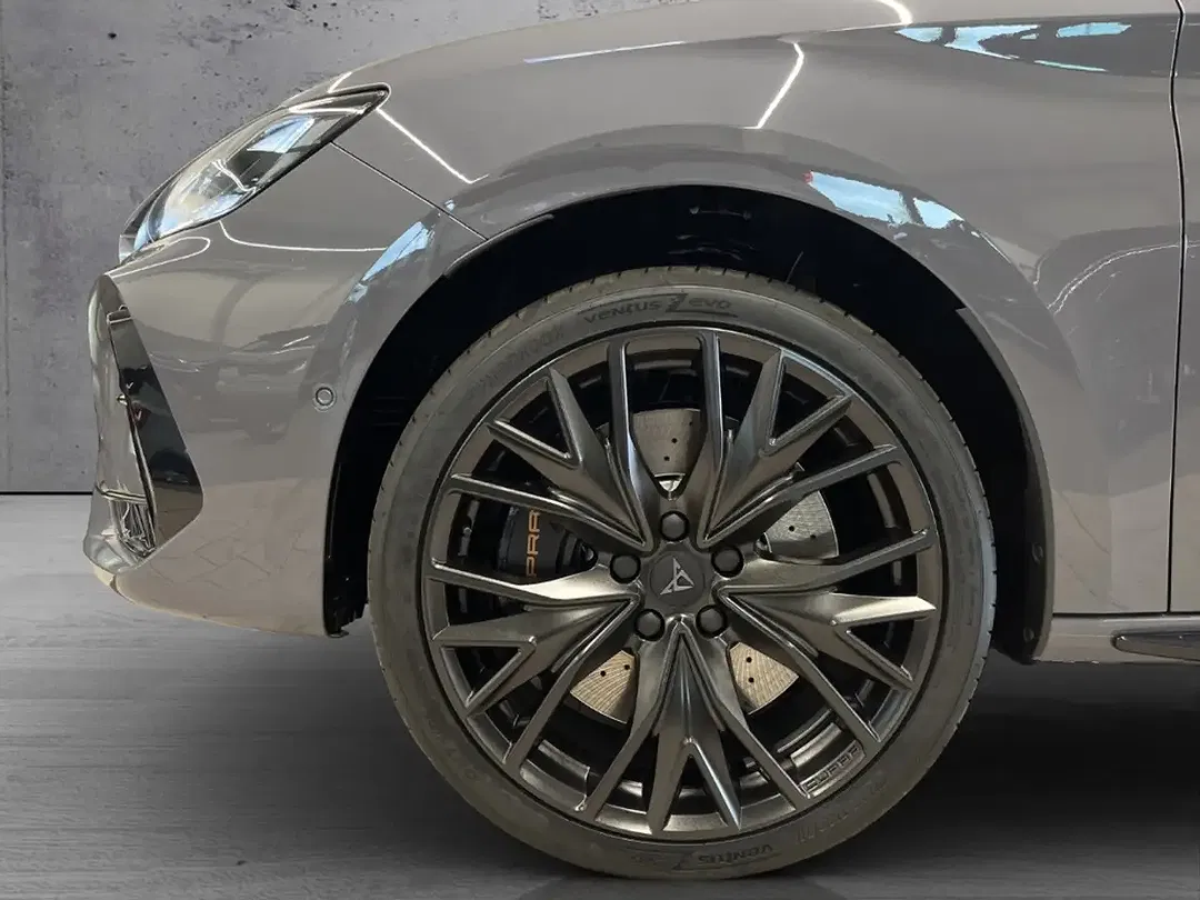 CUPRA Leon - Thumbnail 4