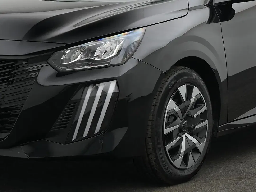 Peugeot 208 - Thumbnail 8
