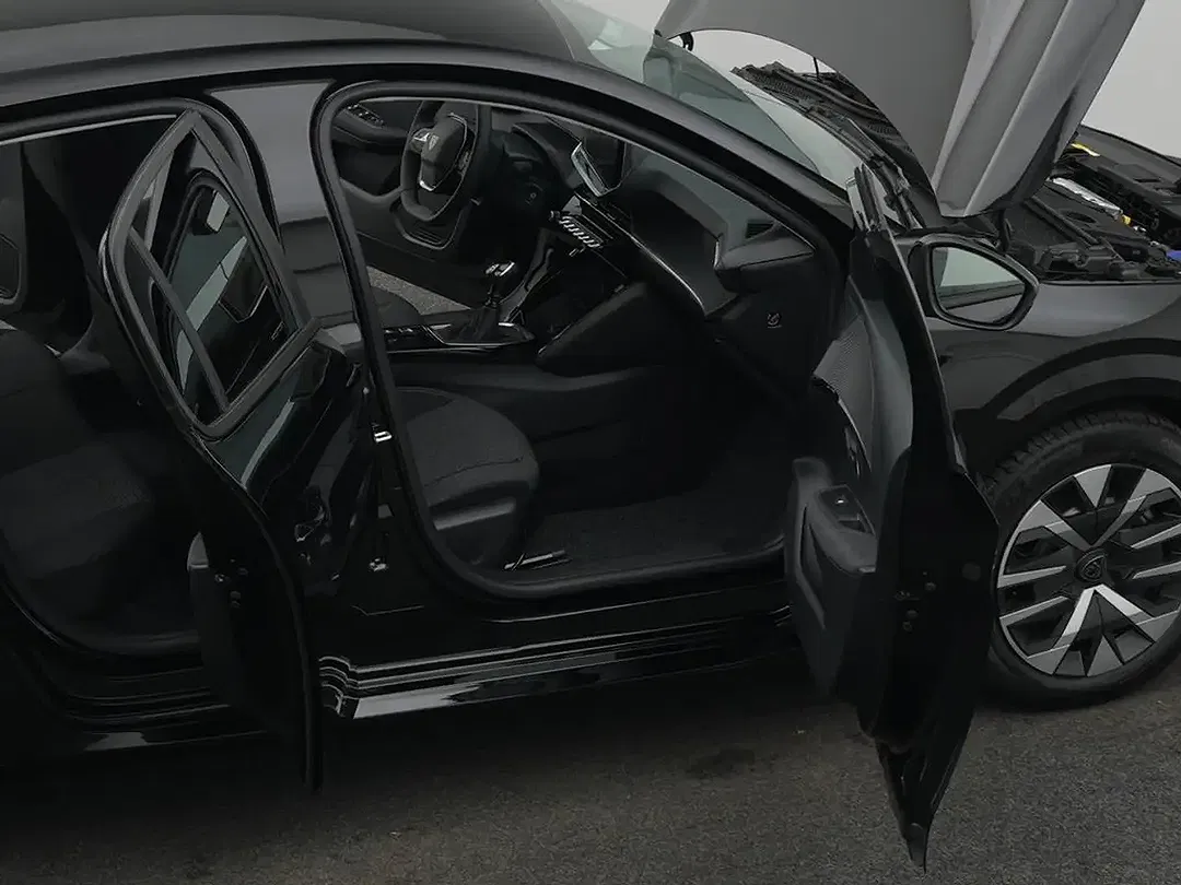 Peugeot 208 - Thumbnail 10