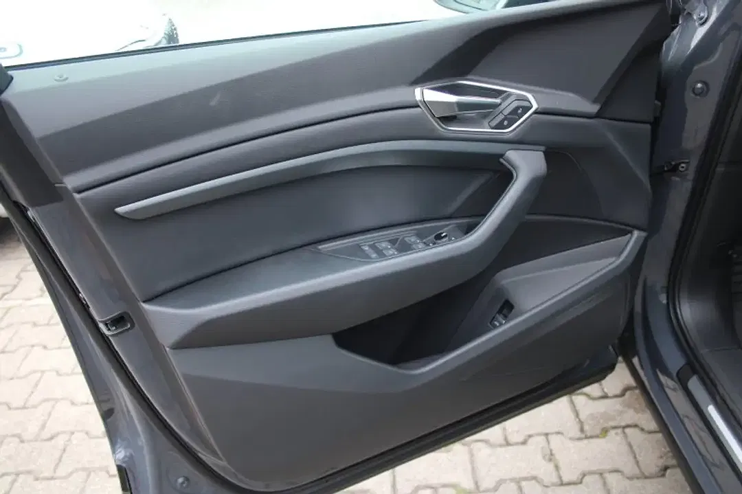 Audi Q8 e-tron - Thumbnail 12