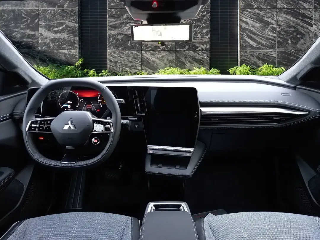 Mitsubishi Eclipse Cross - Thumbnail 12
