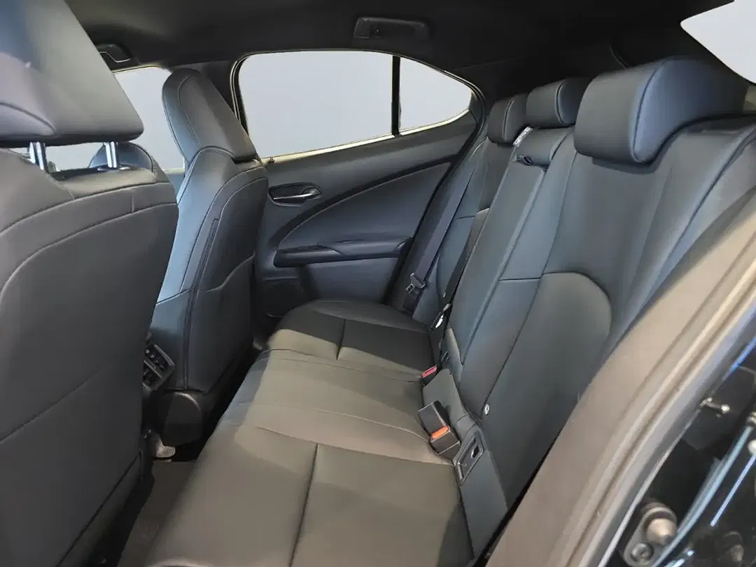 Lexus UX 300h - Thumbnail 11