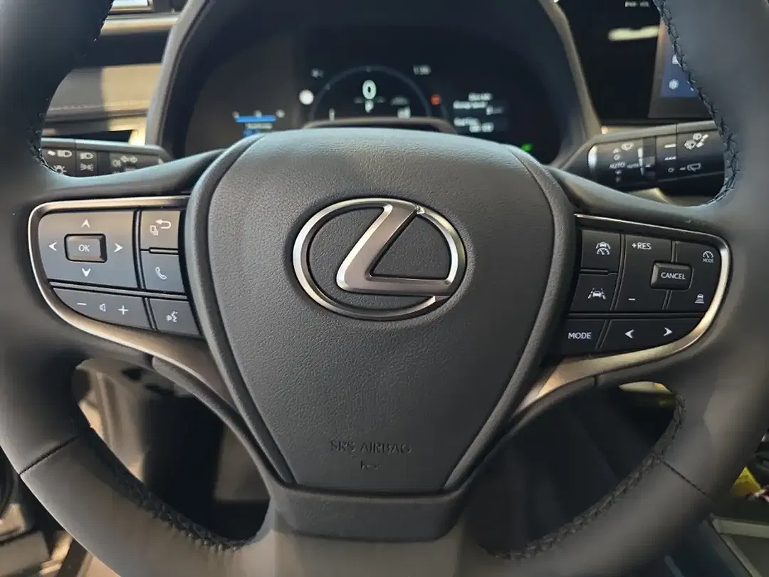 Lexus UX 300h - Thumbnail 13