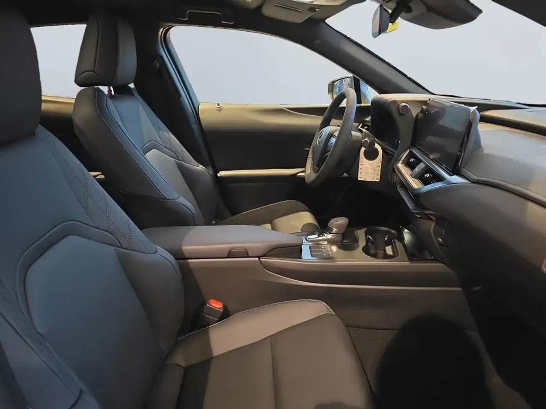 Lexus UX 300h - Thumbnail 6