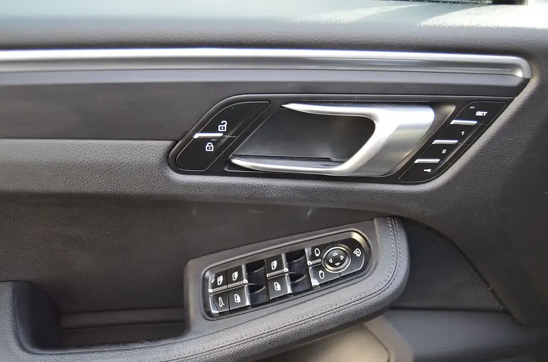 Porsche Macan - Thumbnail 13
