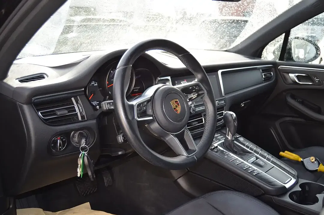 Porsche Macan - Thumbnail 2