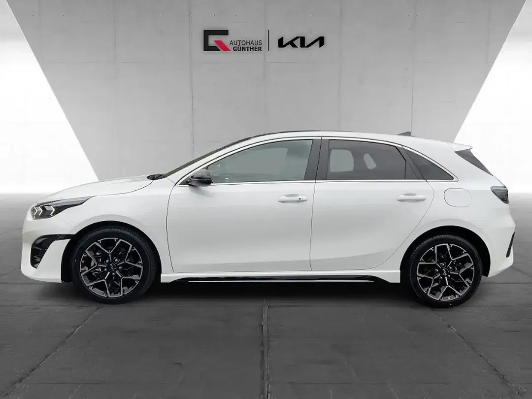 Kia Ceed / cee'd - Thumbnail 1