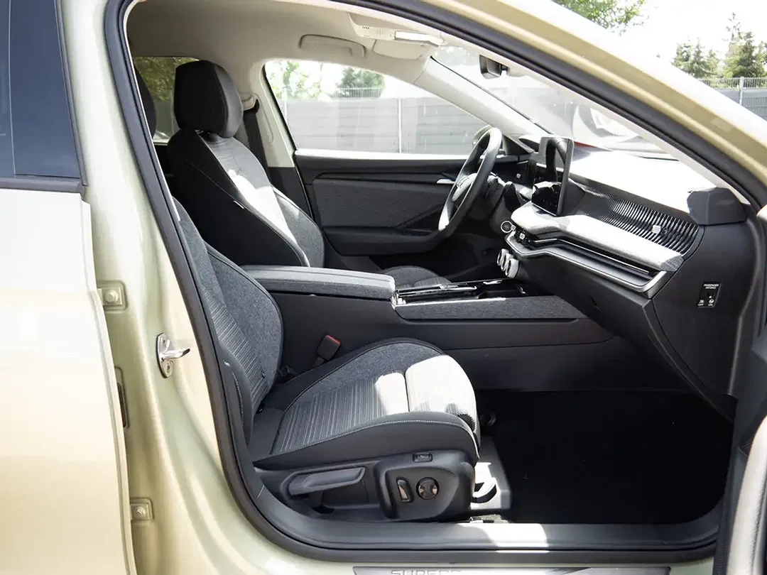 Skoda Superb - Thumbnail 2