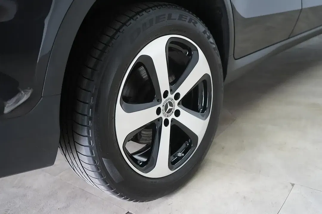 Mercedes-Benz GLC 300 - Thumbnail 13