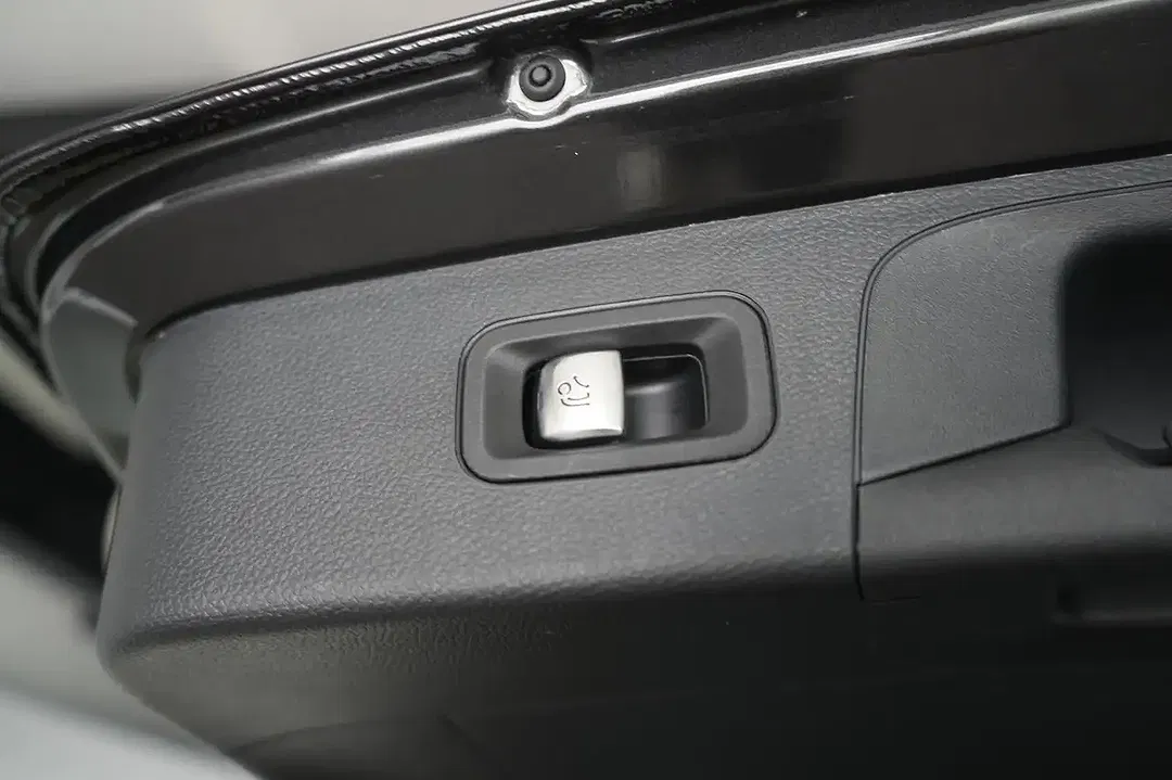 Mercedes-Benz GLC 300 - Thumbnail 8