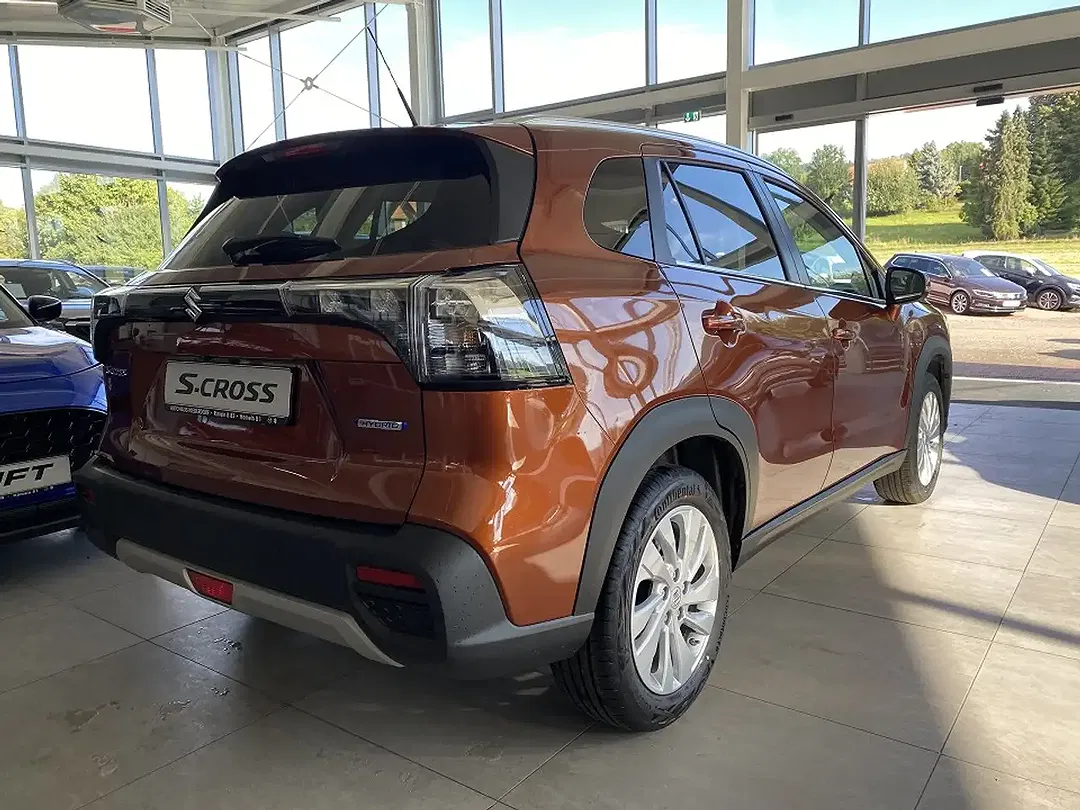 Suzuki S-Cross - Thumbnail 2