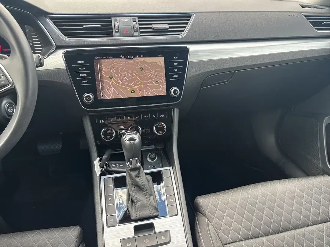 Skoda Superb - Thumbnail 12