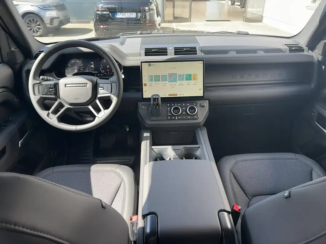 Land Rover Defender - Thumbnail 10