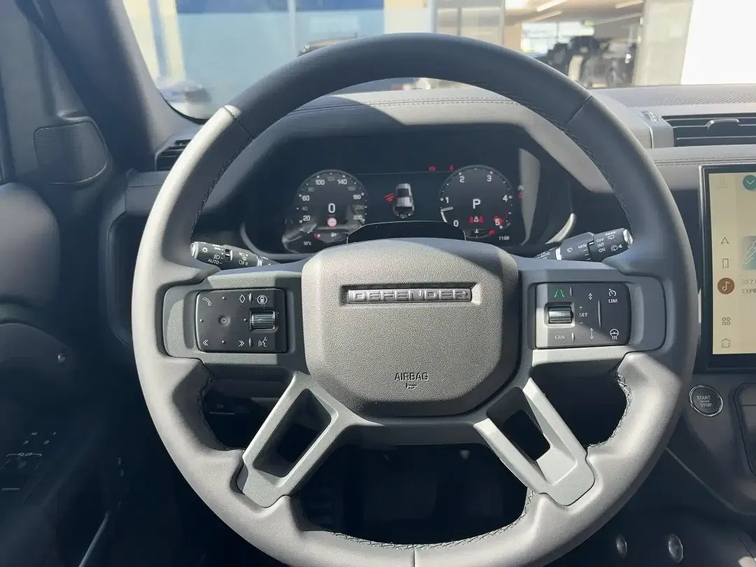 Land Rover Defender - Thumbnail 11