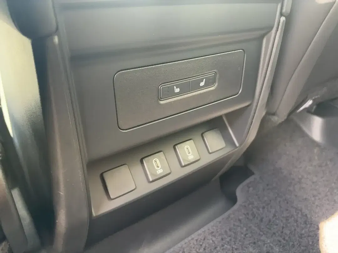 Land Rover Defender - Thumbnail 14