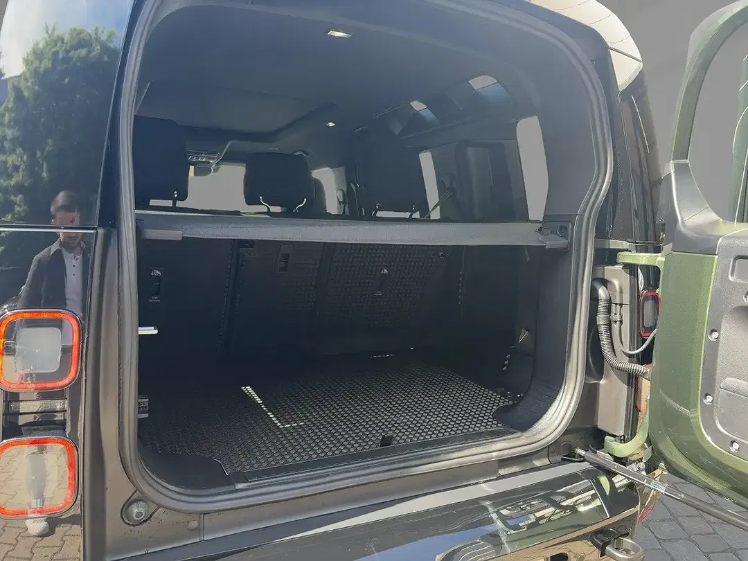 Land Rover Defender - Thumbnail 7
