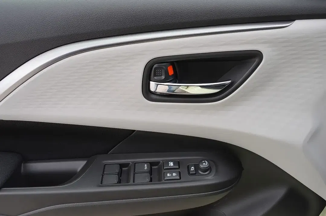 Suzuki Swift - Thumbnail 12