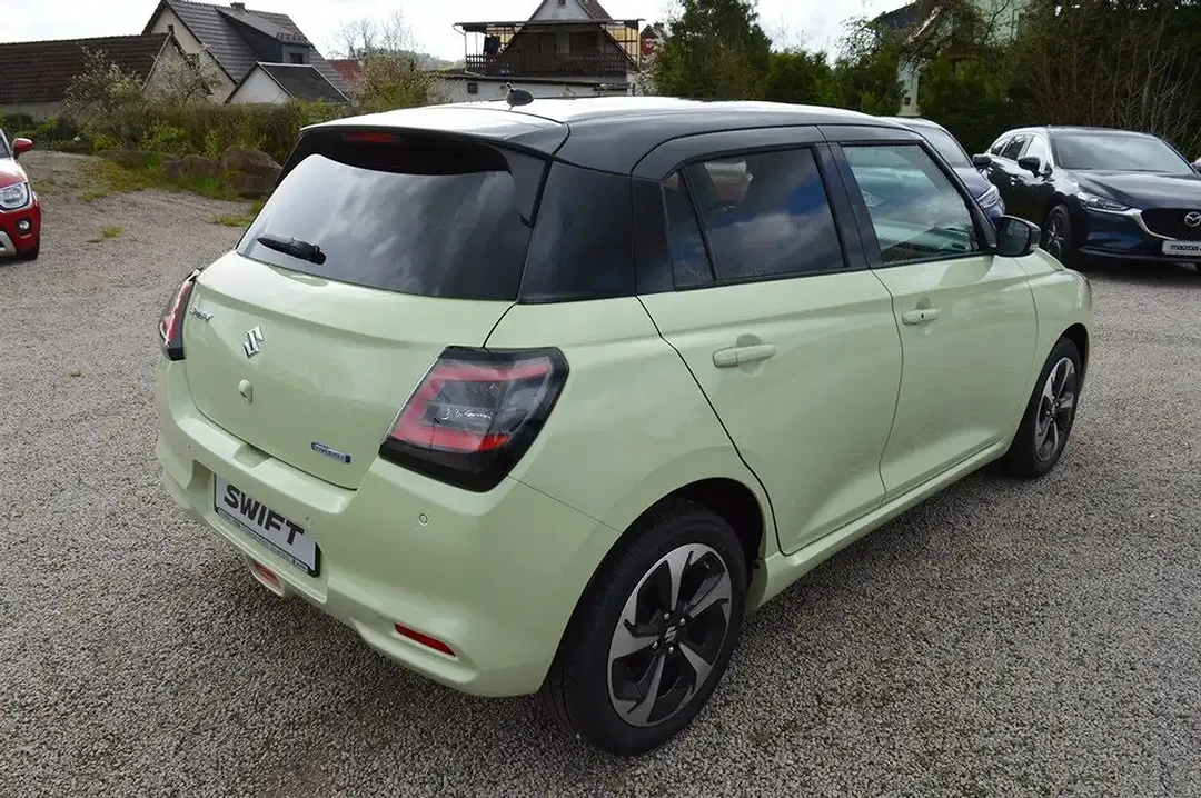 Suzuki Swift - Thumbnail 8