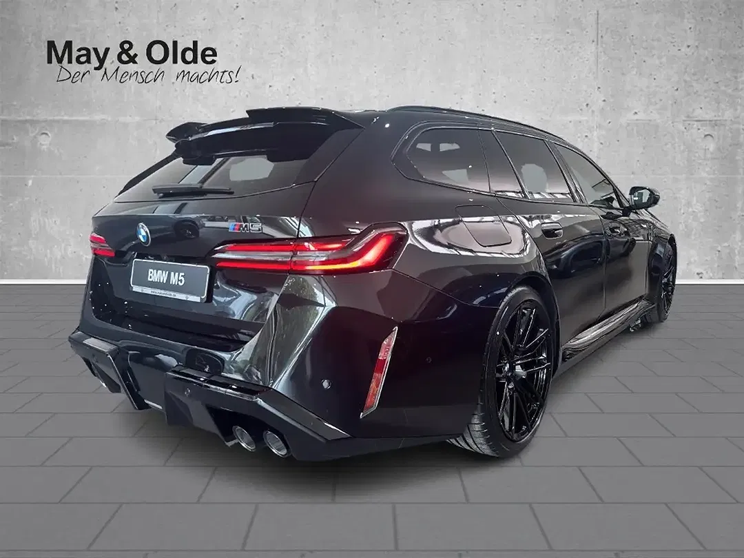 BMW M5 - Thumbnail 3