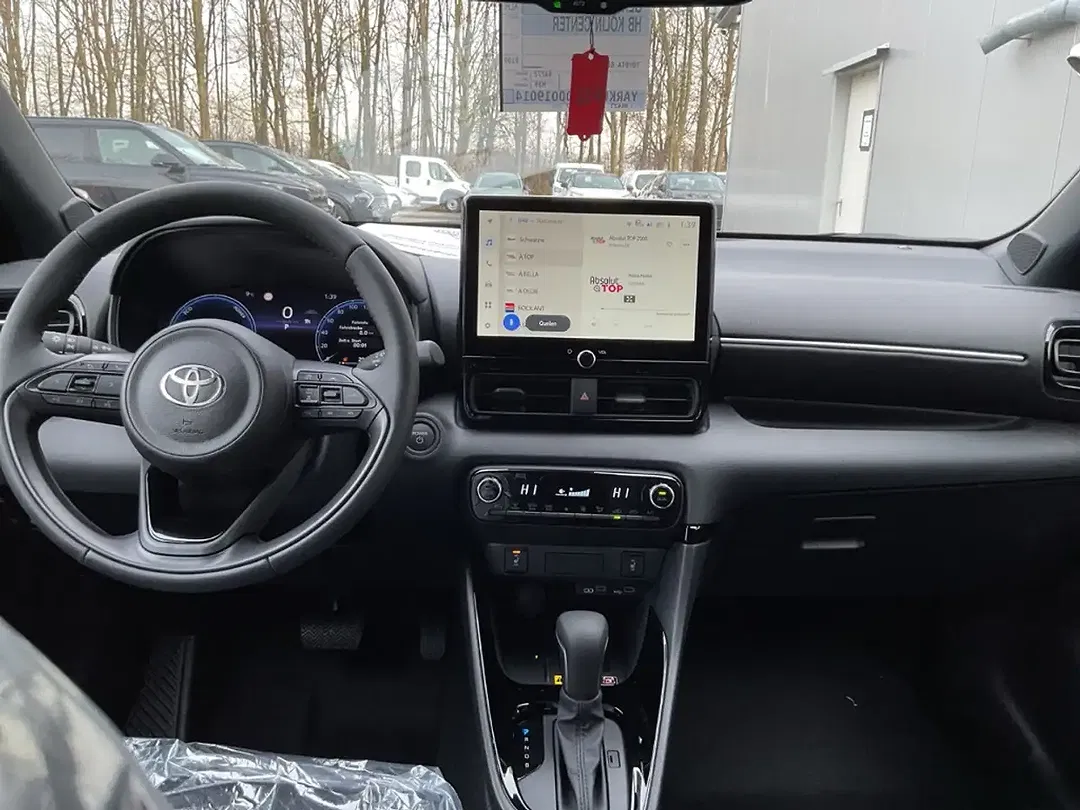 Toyota Yaris - Thumbnail 12