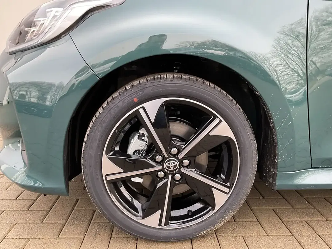 Toyota Yaris - Thumbnail 6