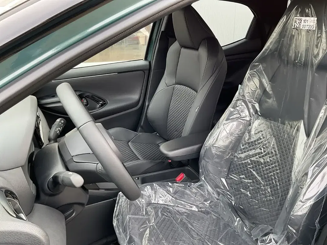 Toyota Yaris - Thumbnail 8