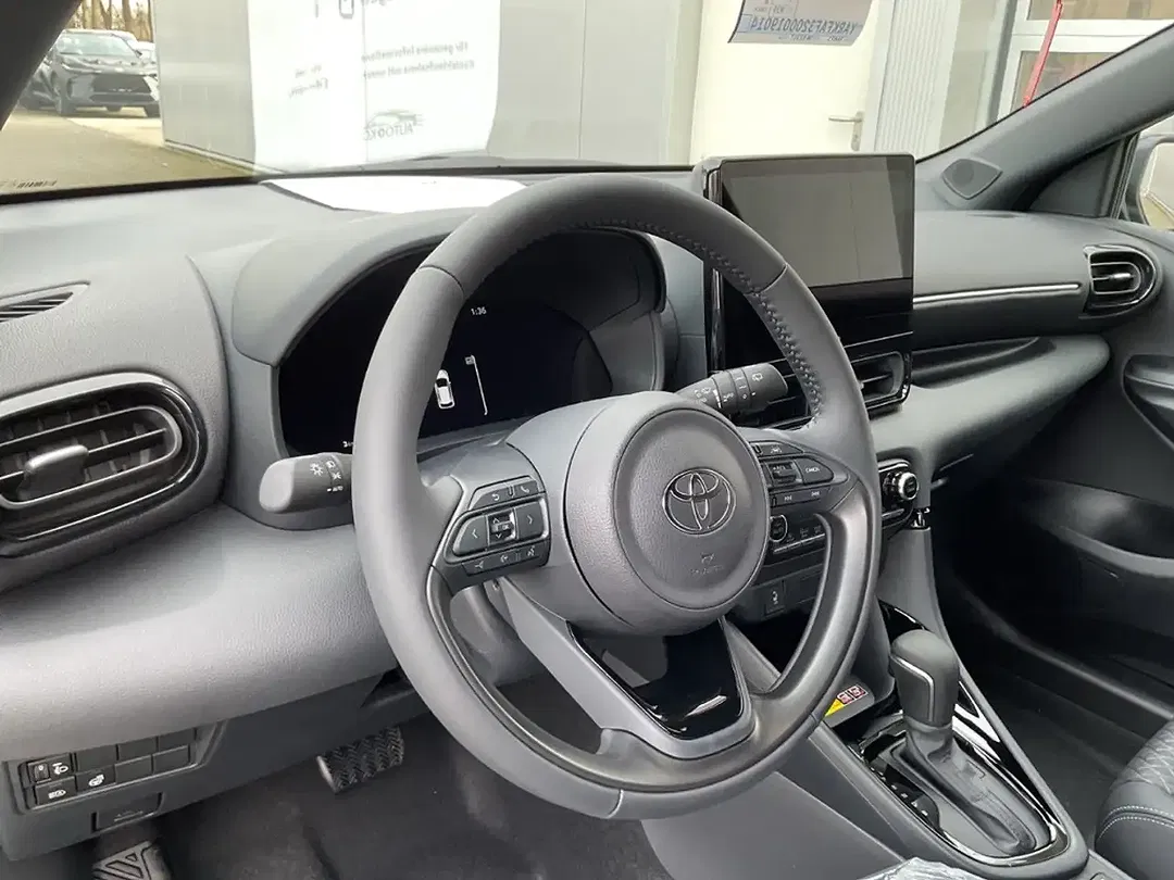 Toyota Yaris - Thumbnail 9
