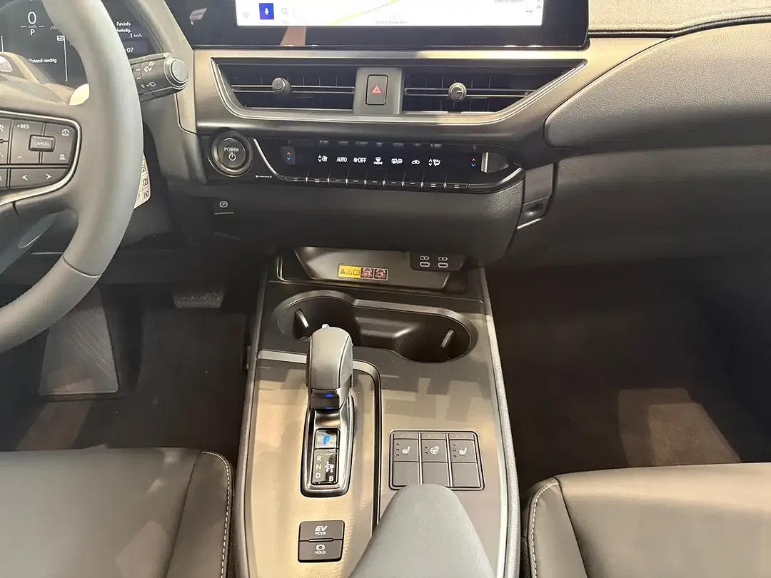 Lexus UX 300h - Thumbnail 13