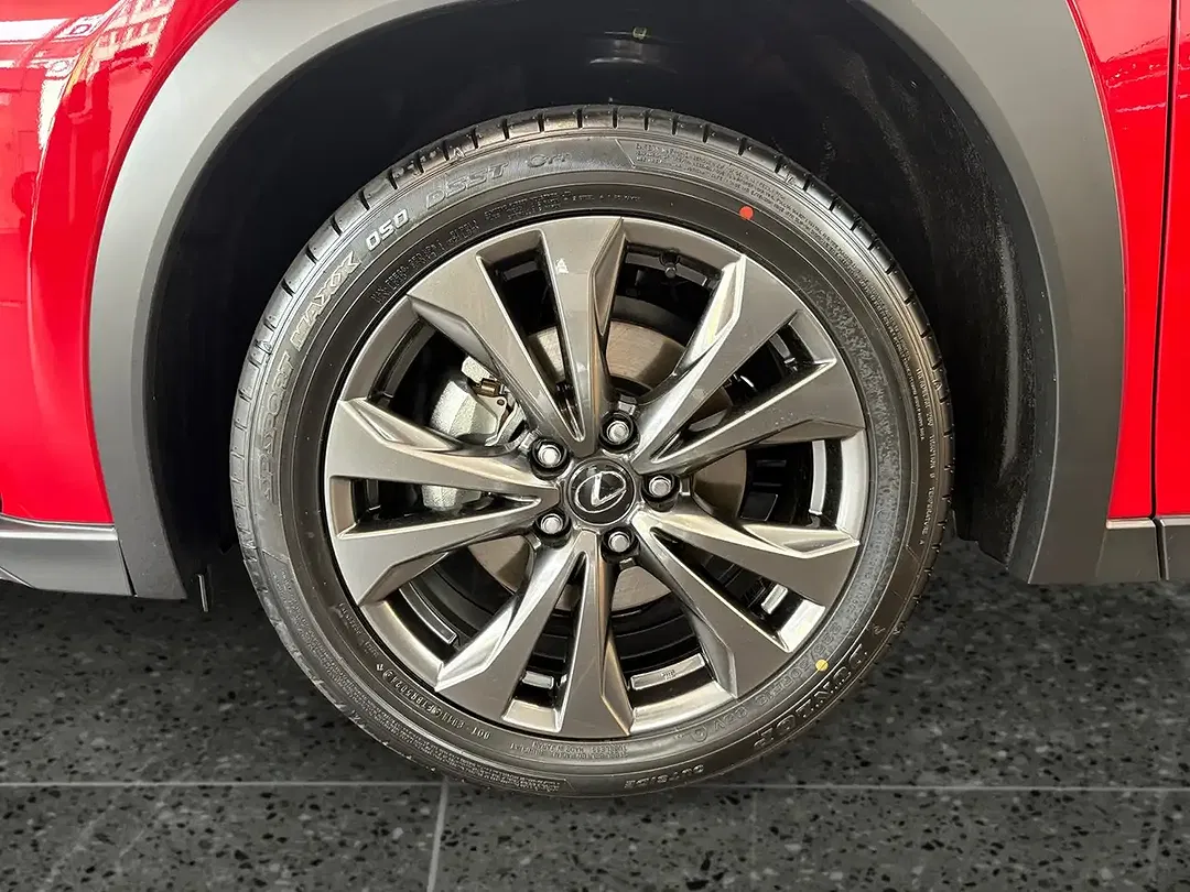 Lexus UX 300h - Thumbnail 15