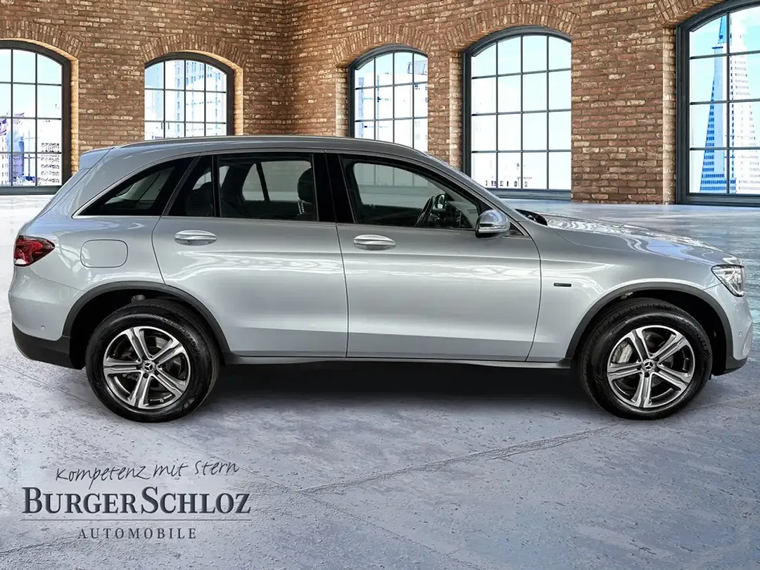 Mercedes-Benz GLC 300 - Thumbnail 4