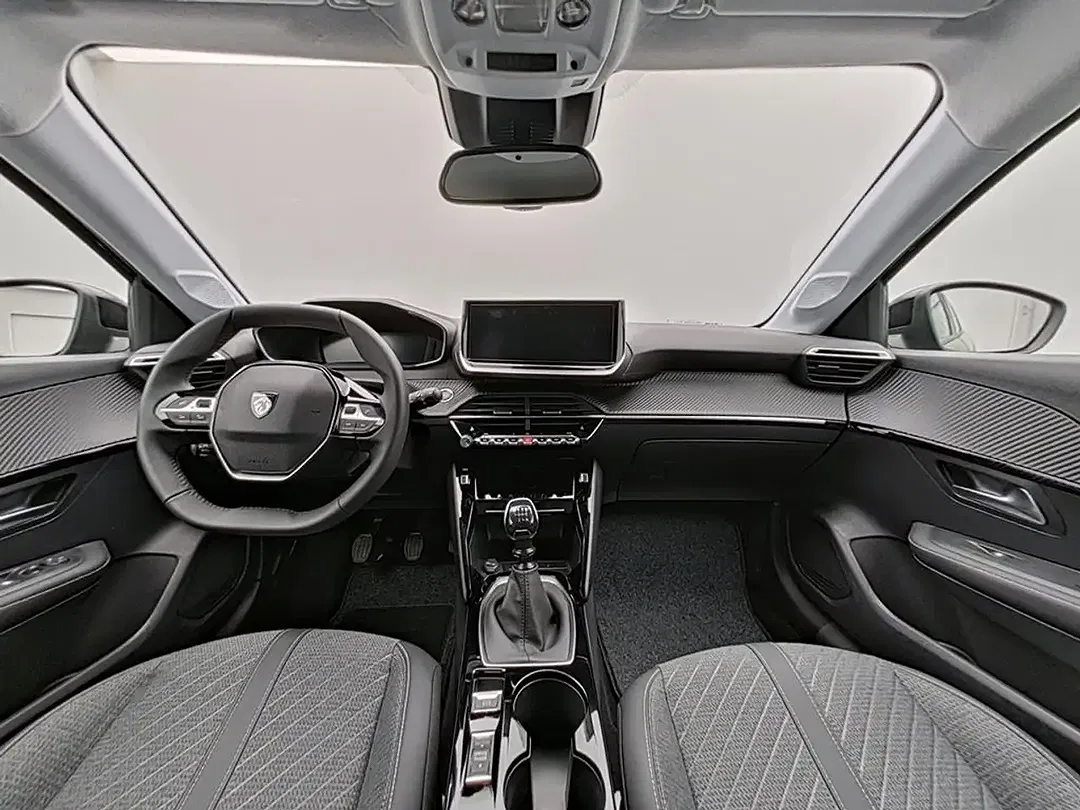 Peugeot 208 - Thumbnail 9