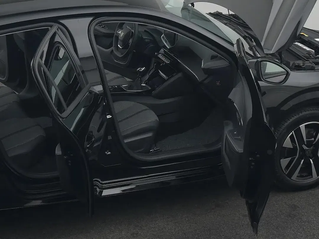 Peugeot 208 - Thumbnail 10