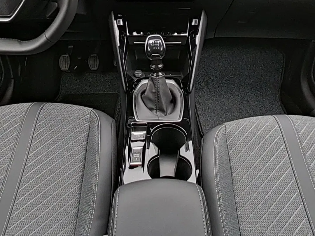Peugeot 208 - Thumbnail 12