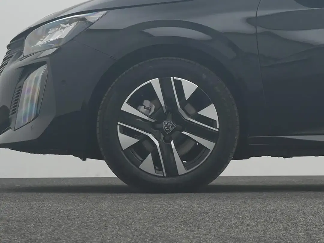 Peugeot 208 - Thumbnail 7