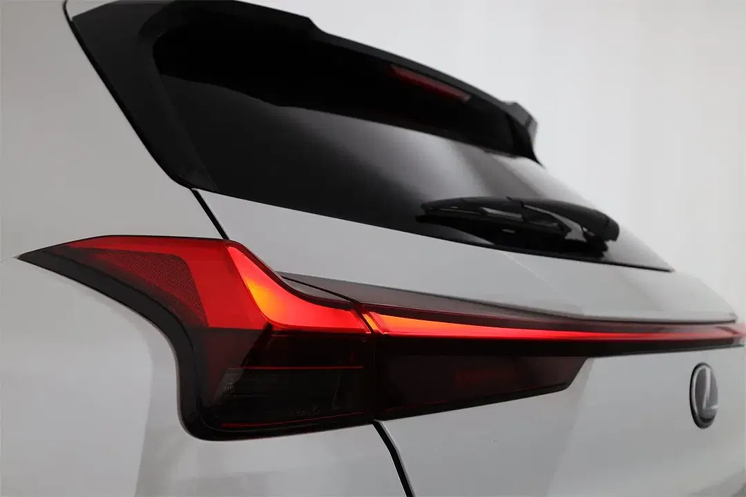 Lexus UX 250h - Thumbnail 9