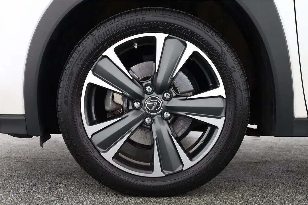 Lexus UX 250h - Thumbnail 10