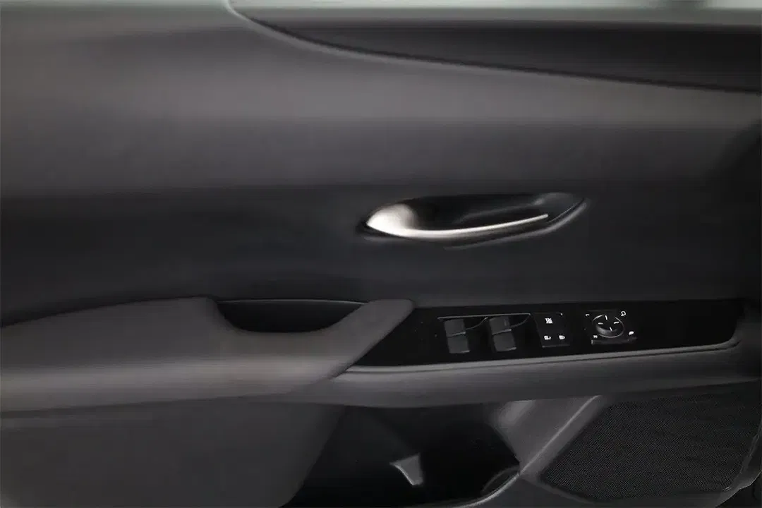 Lexus UX 250h - Thumbnail 13
